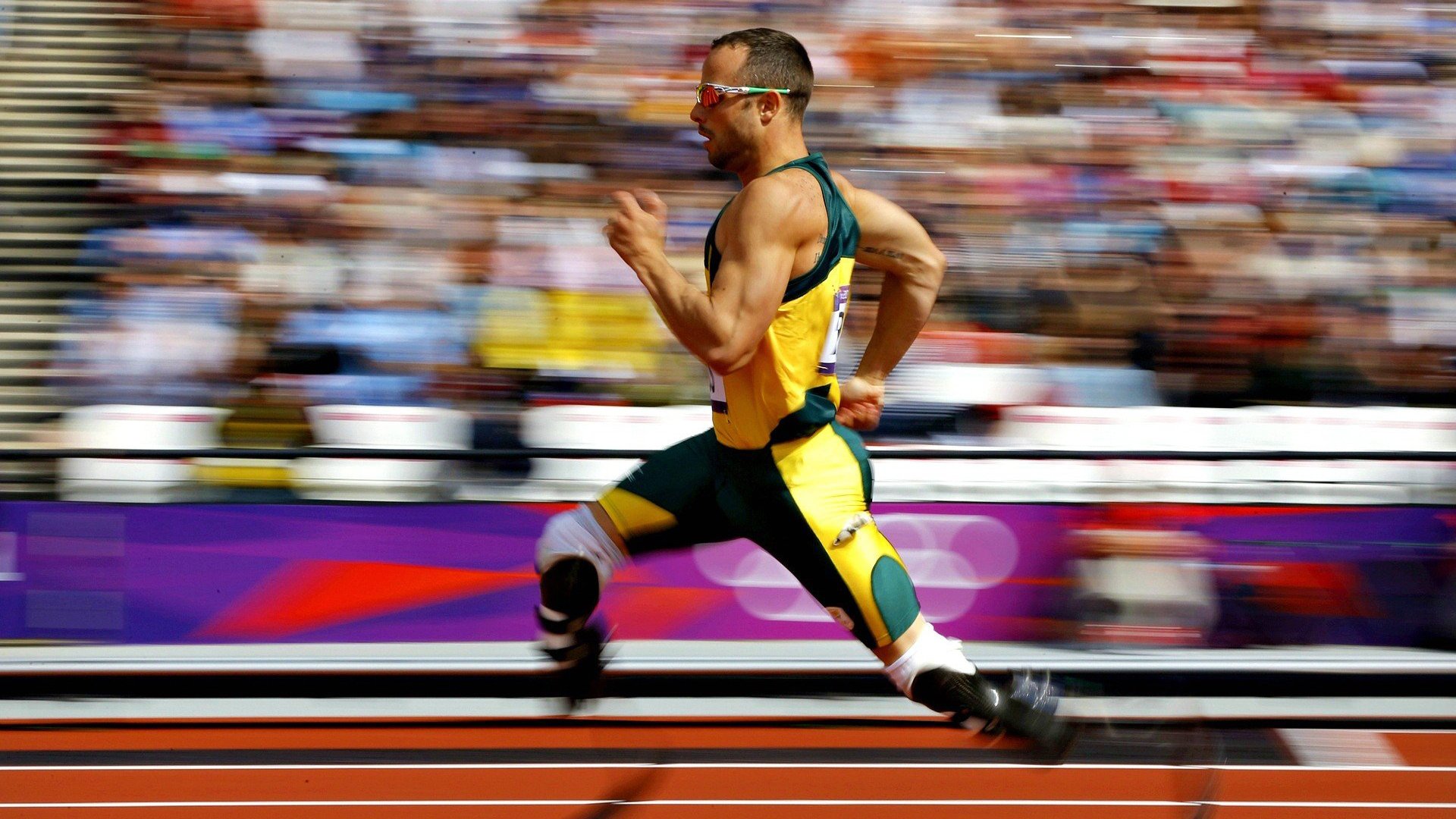 篮球赛场焦点！阿根廷队对阵西班牙队，意外判罚引发热议，比赛氛围紧张