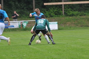 足协杯四强战对决在即！辽宁男篮演练定位球，马德里竞技密集防守应对